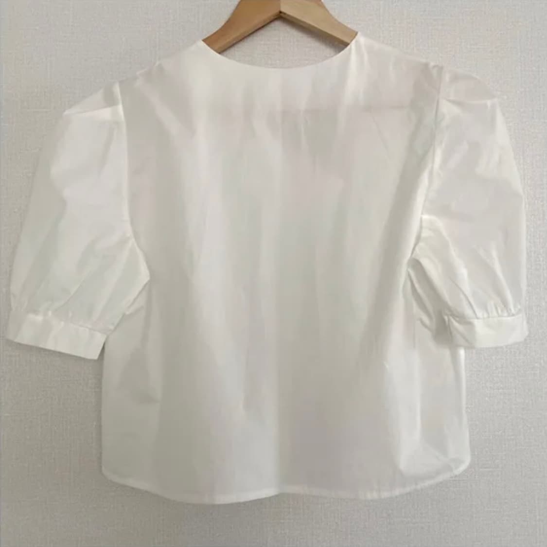 사선 퍼프 반팔 블라우스 (white) 상품이미지3