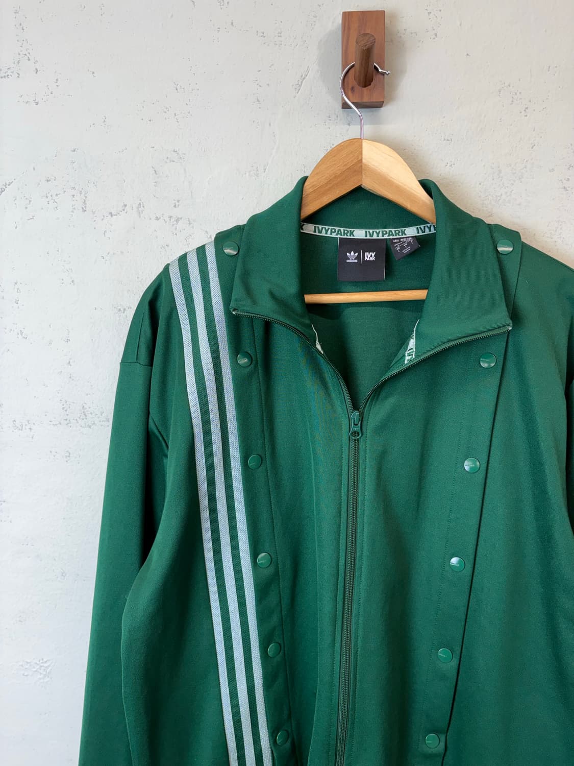 아디다스 X IVY PARK 한정 버튼 트랙탑 져지 상품이미지4