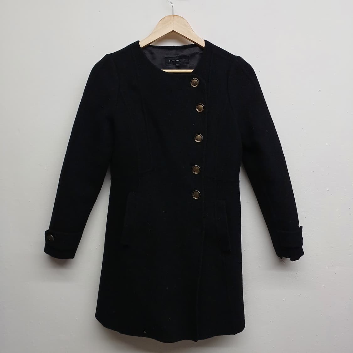 올리브데올리브 블랙 노카라 버튼 코트 2
 상품이미지1