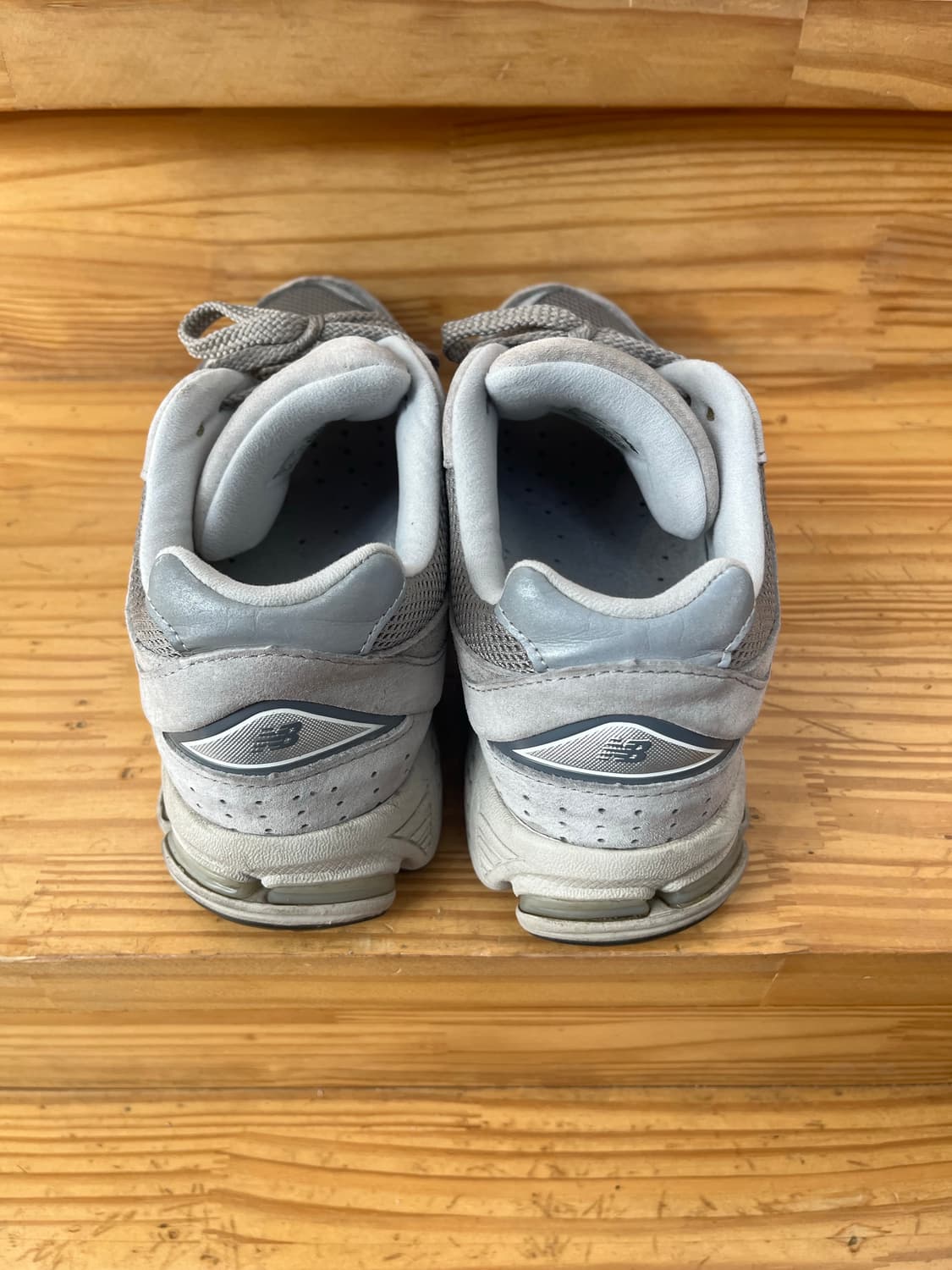 뉴발란스 2002R 그레이 스니커즈 상품이미지3