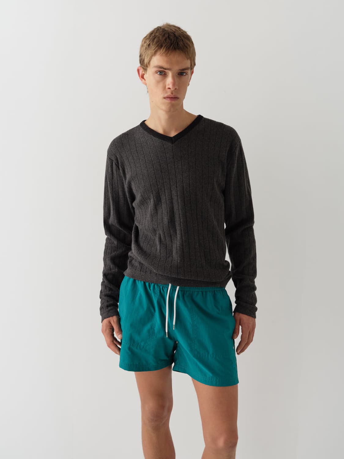 [L,XL]기마구아스 Dante 브이넥 니트/차콜 상품이미지3