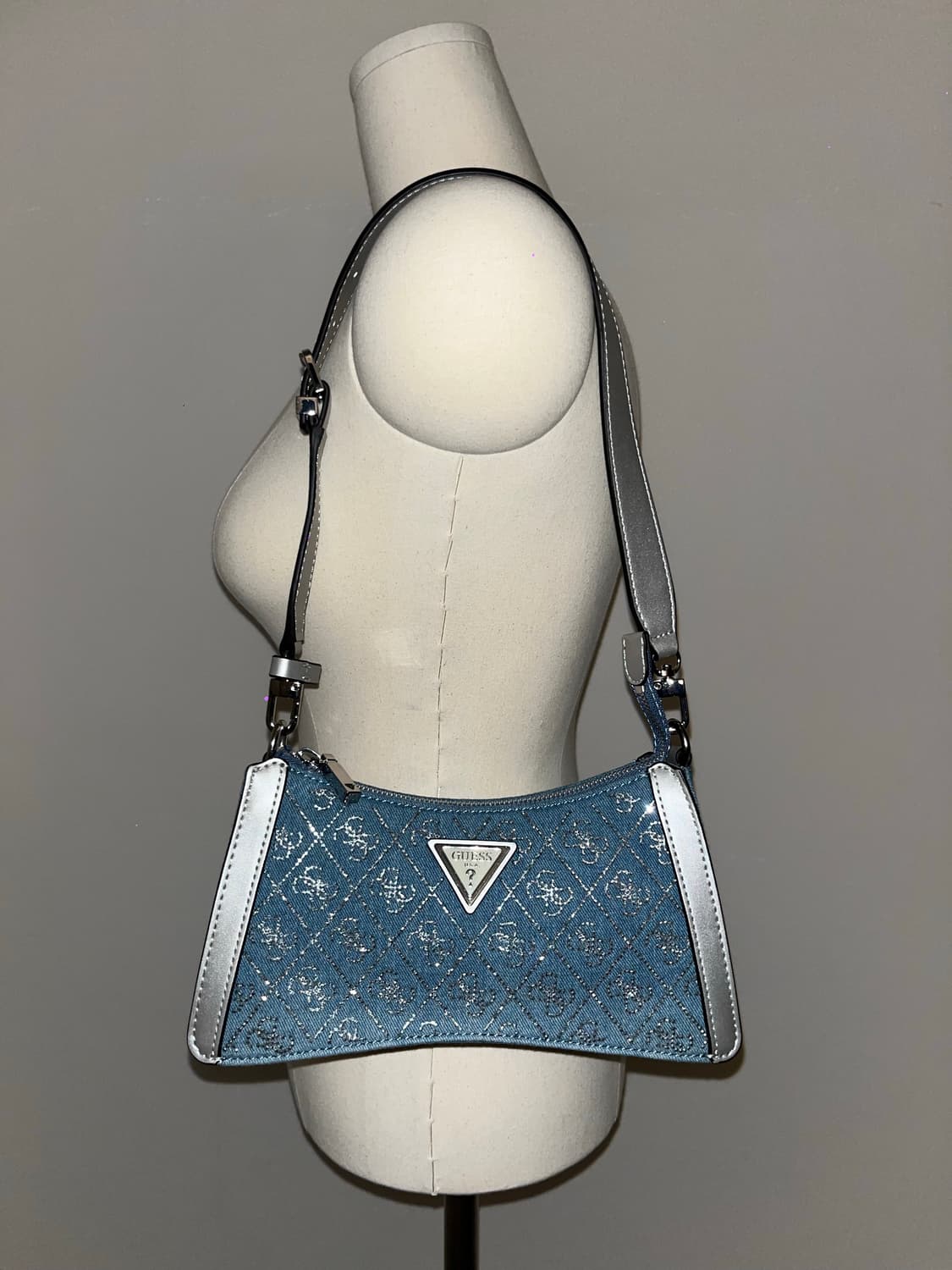 Guess Cubic Shoulder Bag 상품이미지1