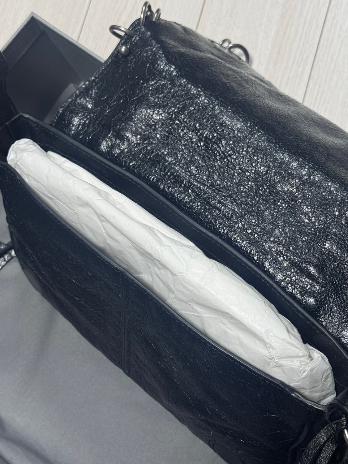 발렌시아가 피어싱 플랩백 판매합니다! 상품이미지2