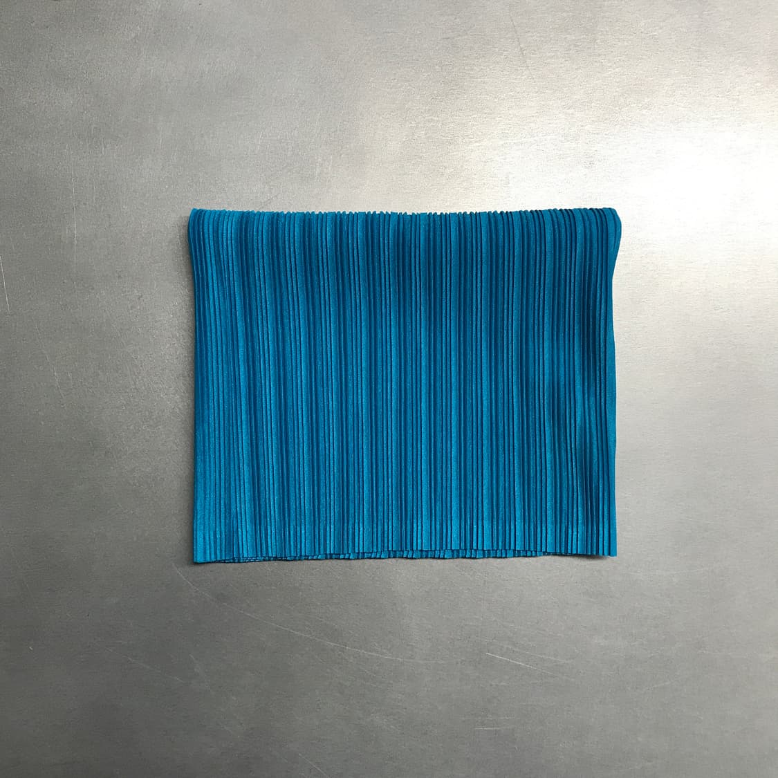 이세이 미야케 플리츠 플리즈 넥워머 코발트블루 상품이미지1