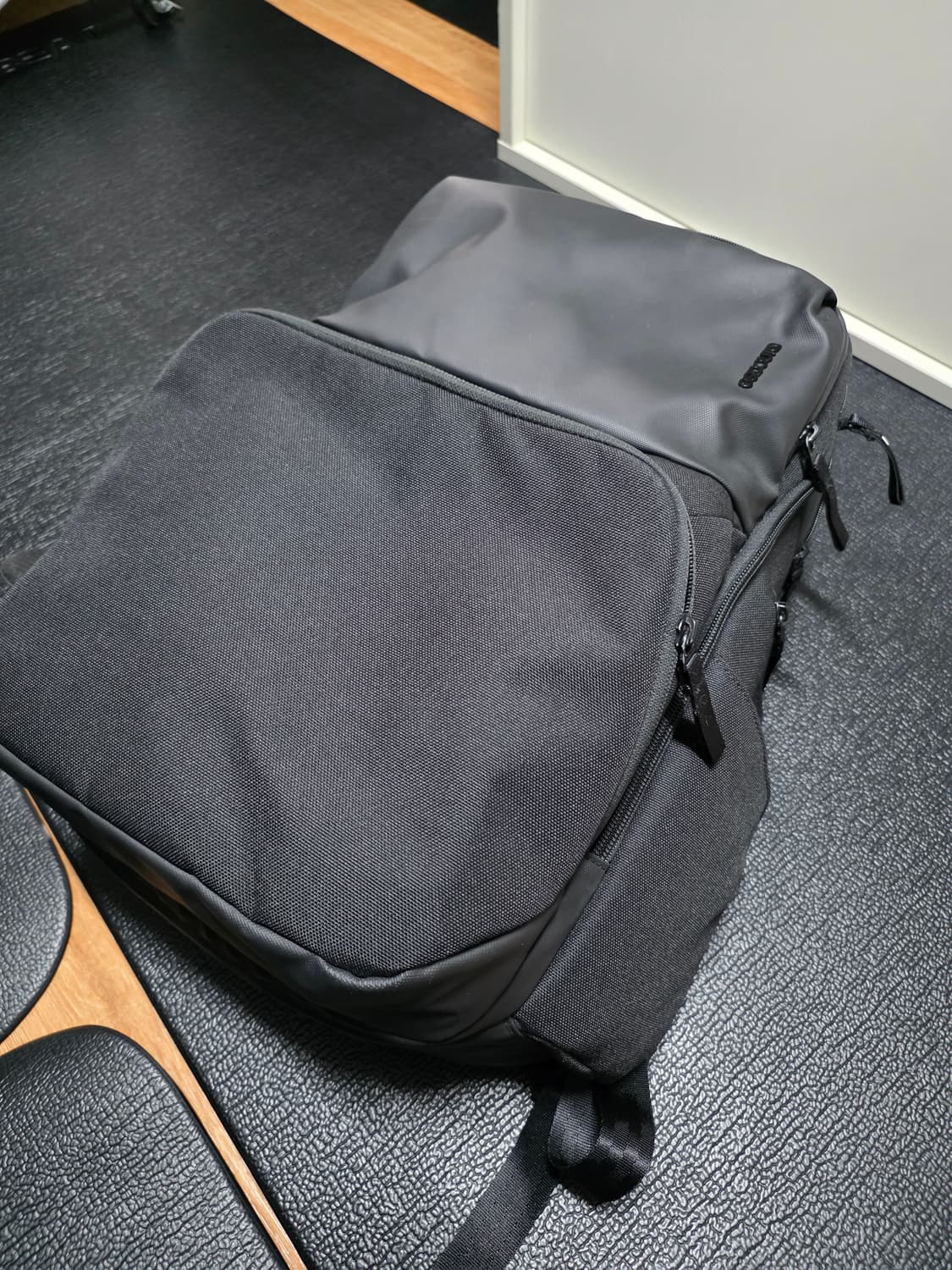 인케이스 아크 커뮤터팩 블랙 팝니다 !!  상품이미지2