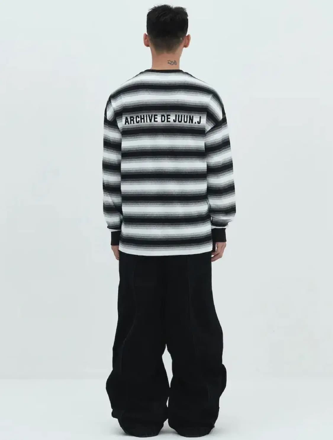 준지 25FW 페이크 스웨이드 프린트 스트라이프 오버핏 롱슬리브 상품이미지7