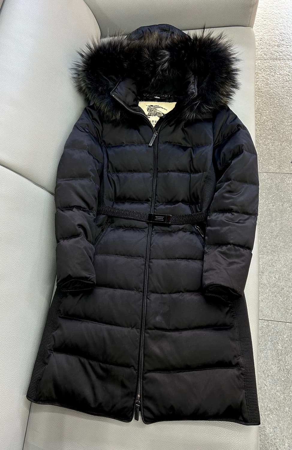 버버리 벨티드 블랙 다운 롱패딩(S) 상품이미지2