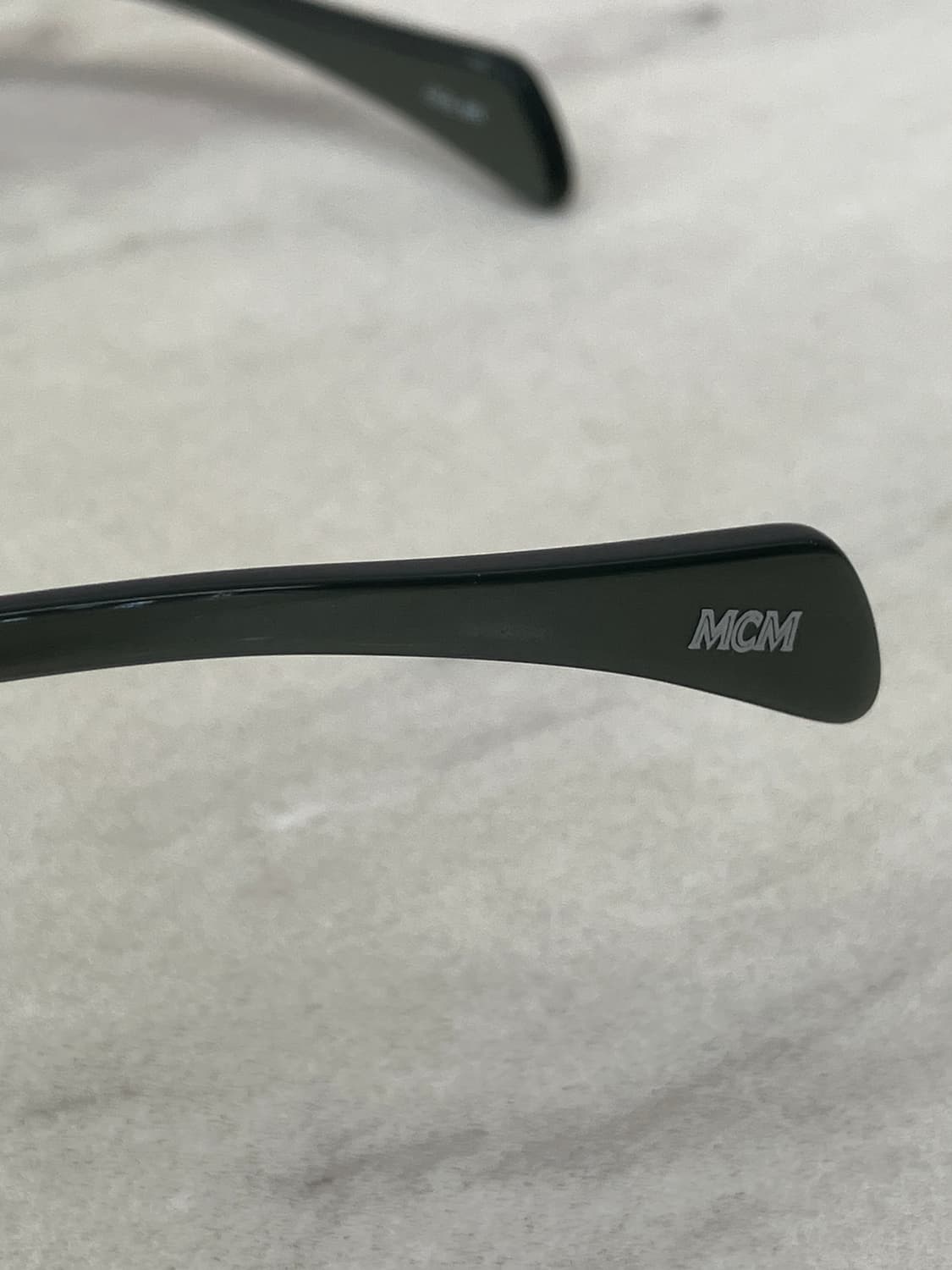 엠씨엠 MCM 블랙실버 소프트 스퀘어 와이어 메탈테 안경 상품이미지7