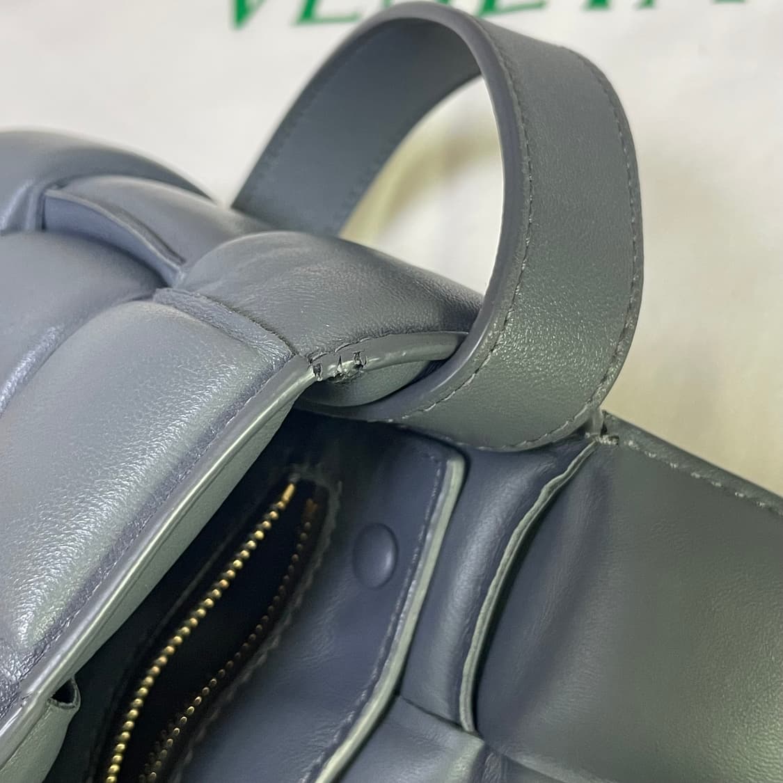 보테가베네타 패디드 카세트백(썬더) 상품이미지8