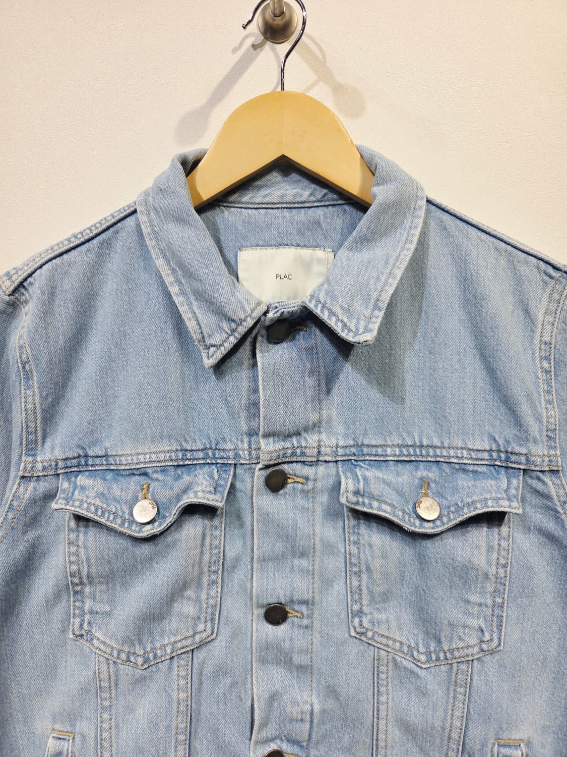 PLAC 플랙 뒷면 레터링 연청 데님 자켓 상품이미지3