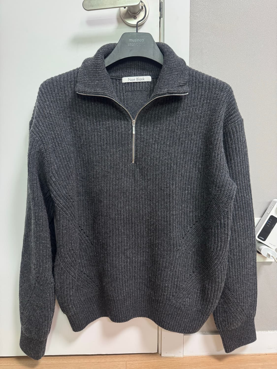 넌블랭크 챠콜그레이 캐시미어혼방  하프집업니트 m 95 상품이미지4