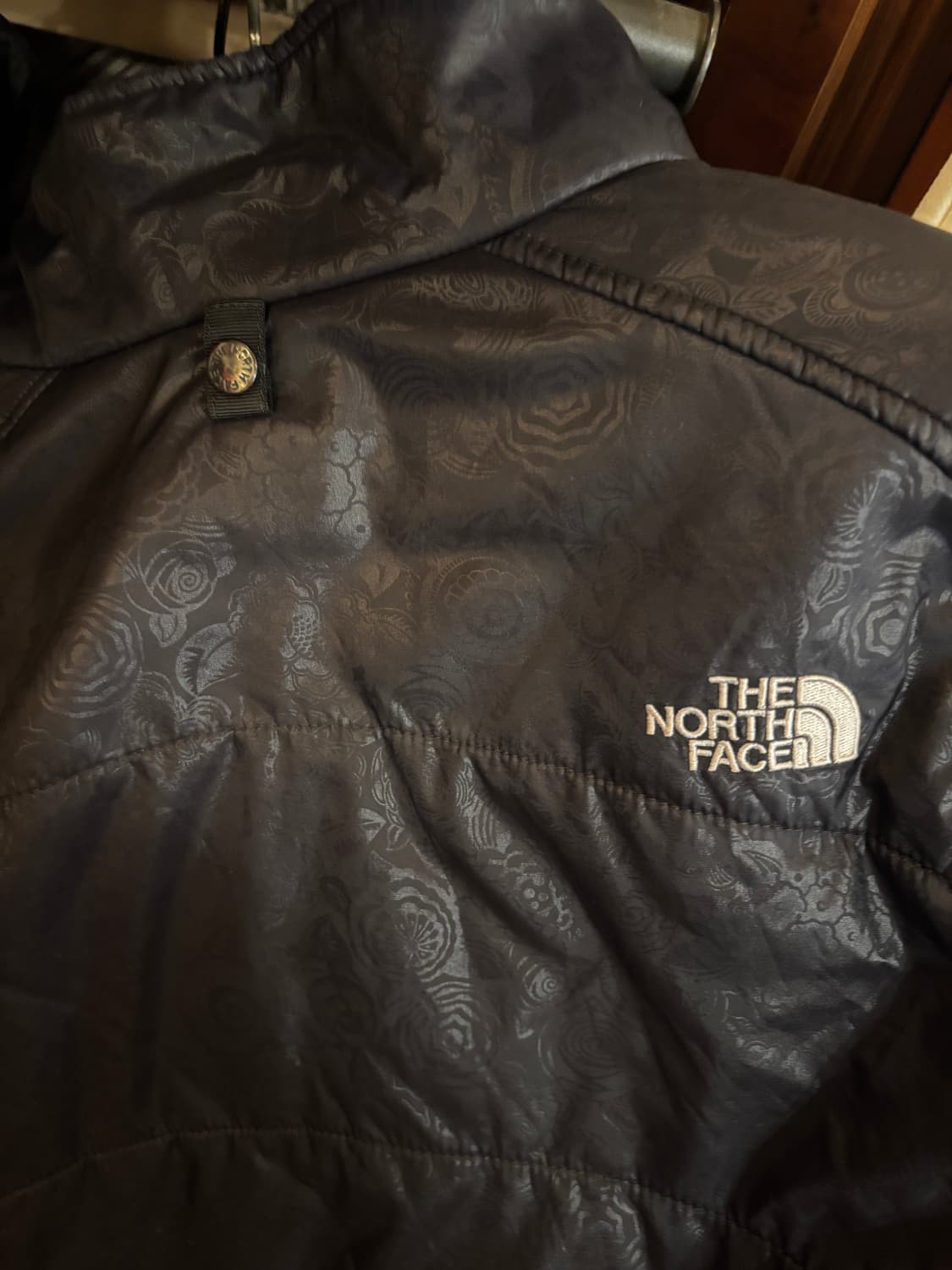 노스페이스 경량패딩 플라워패턴 레전드매물 상품이미지5