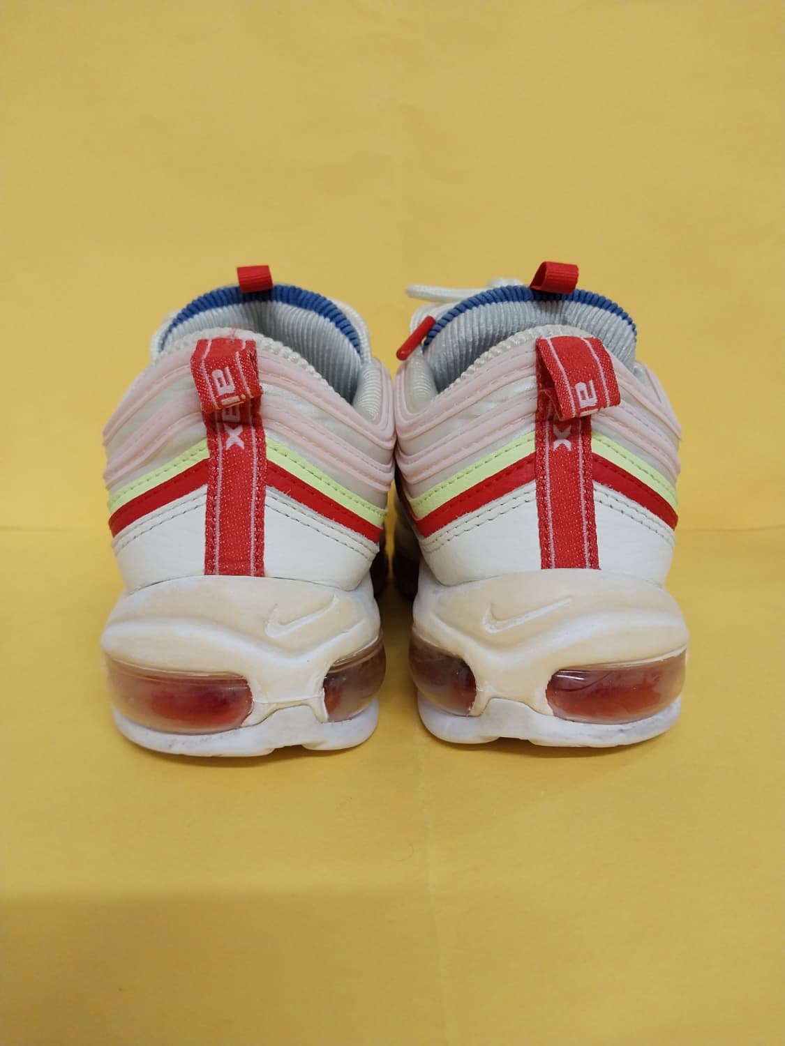 여성 나이키 에어맥스 97 코듀로이 화이트 SE 레인보우 운동화 (255 상품이미지4