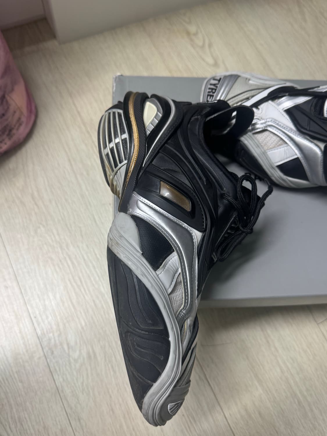 발렌시아가 타이렉스 42 상품이미지2