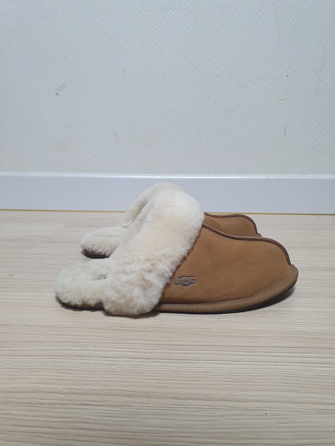 어그 체스트넛 털 슬리퍼 240 상품이미지1