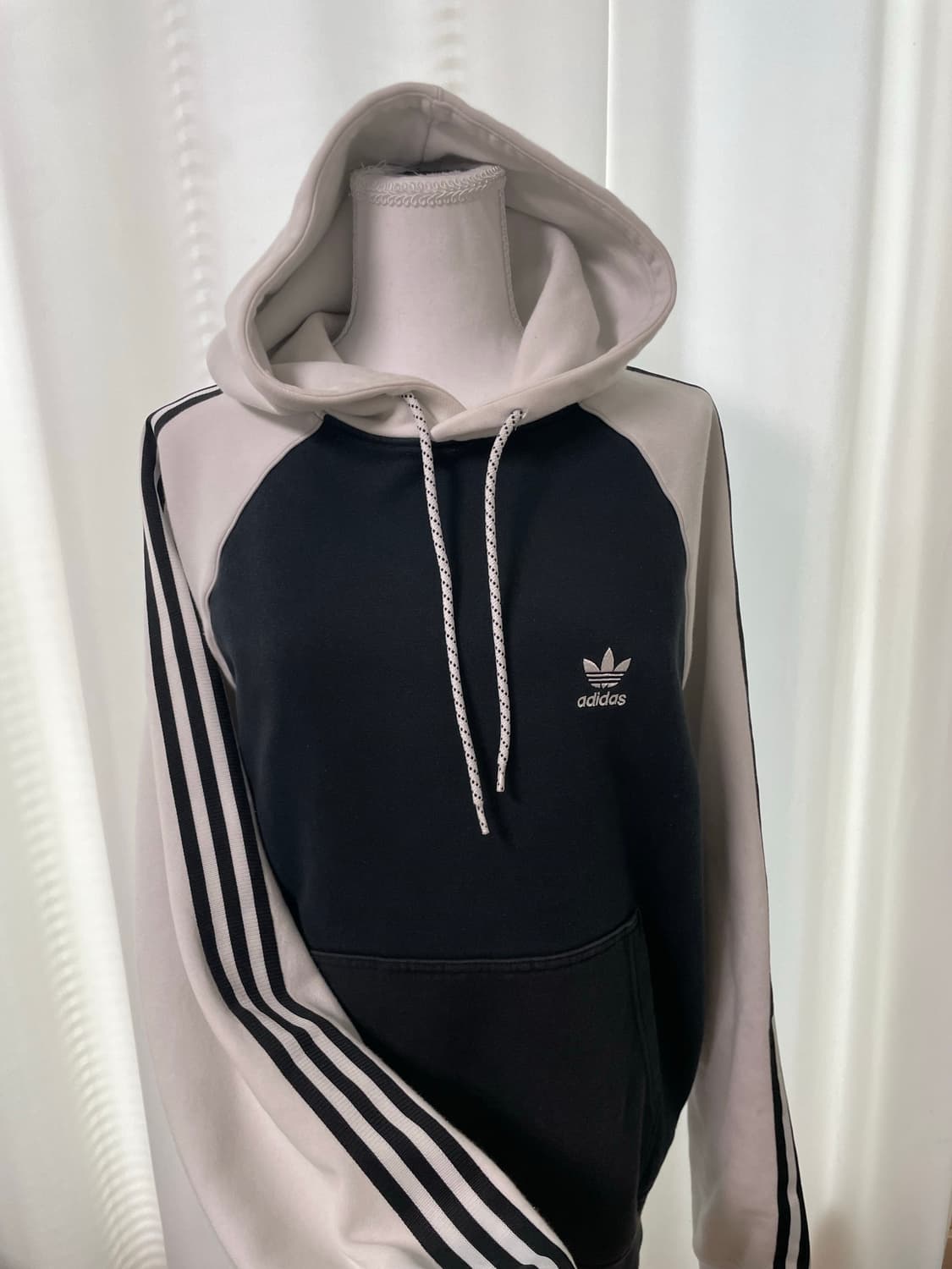 아디다스 유로파 블랙화이트 후드티 상품이미지1