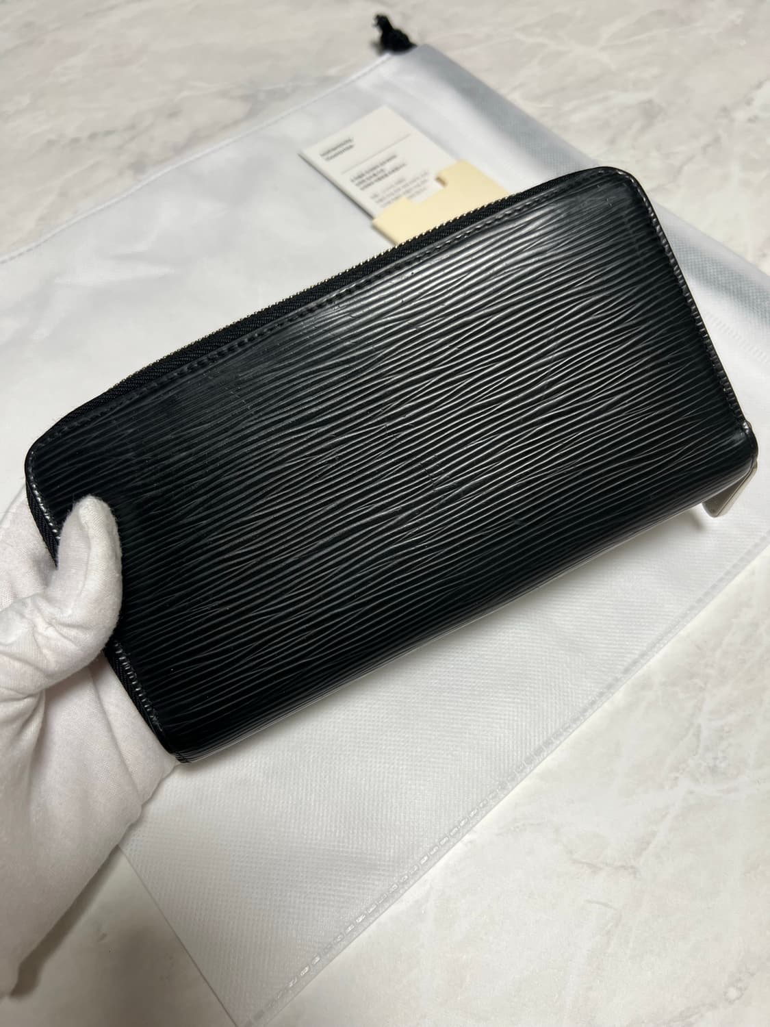 루이비통 에삐 레더 지퍼 장지갑 상품이미지2