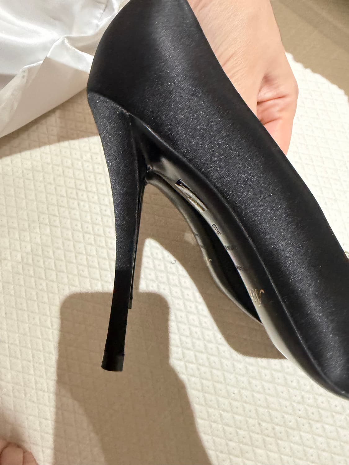 로저비비에 새틴 블랙하이힐 상품이미지6