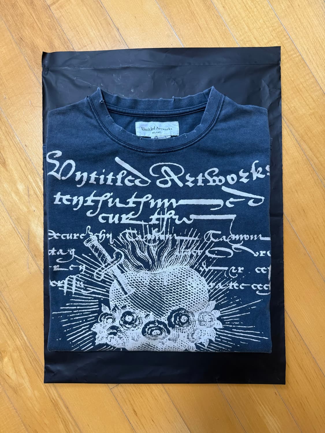 [L] 언타이틀드 아트웍스 티셔츠 상품이미지1