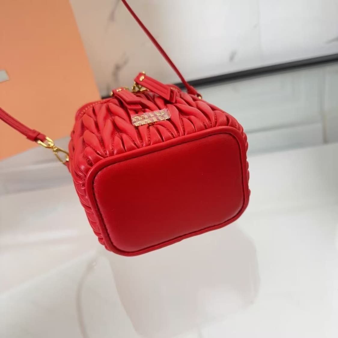 미우 미우 마테라쎄 나파 레더 마이크로 숄더백 레드 상품이미지4