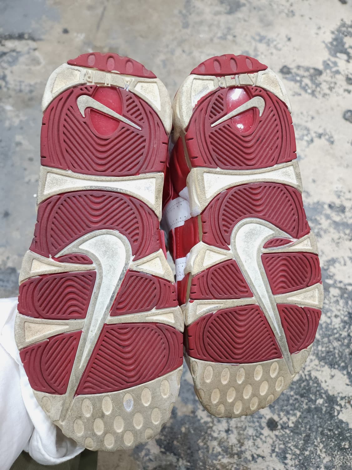 나이키 에어모어 업템포 화이트 레드 255mm

 상품이미지10