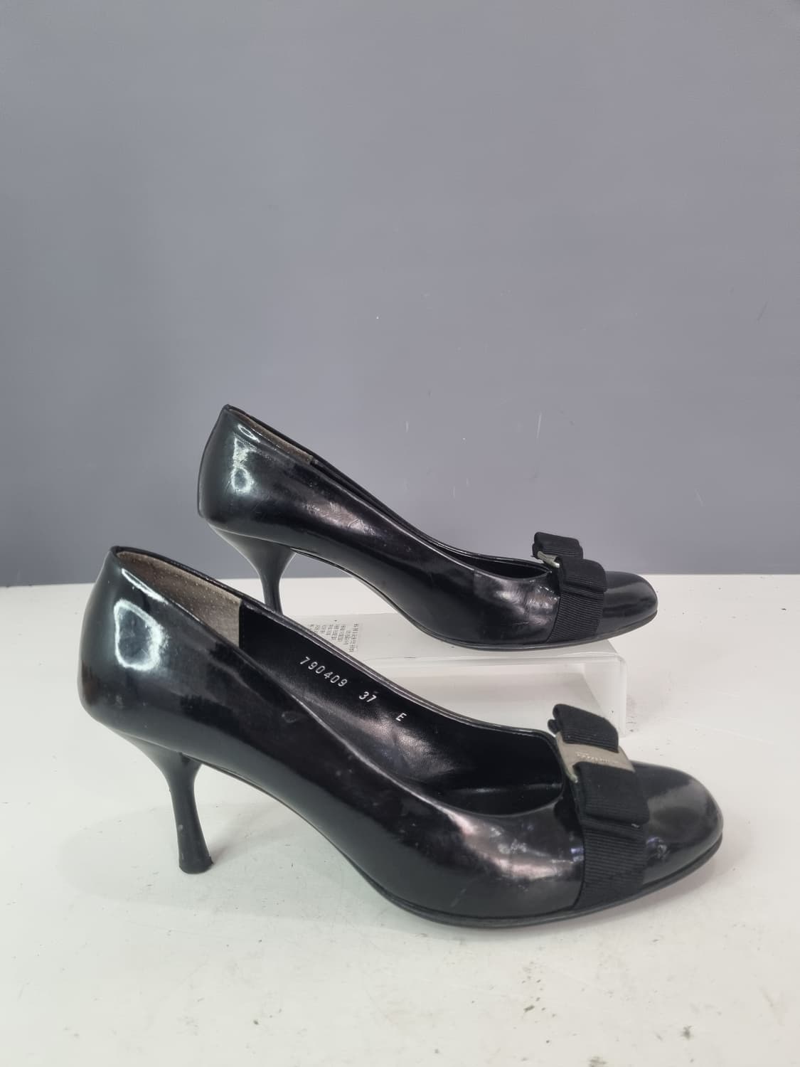 페라가모 37 에나멜 스틸힐 상품이미지1