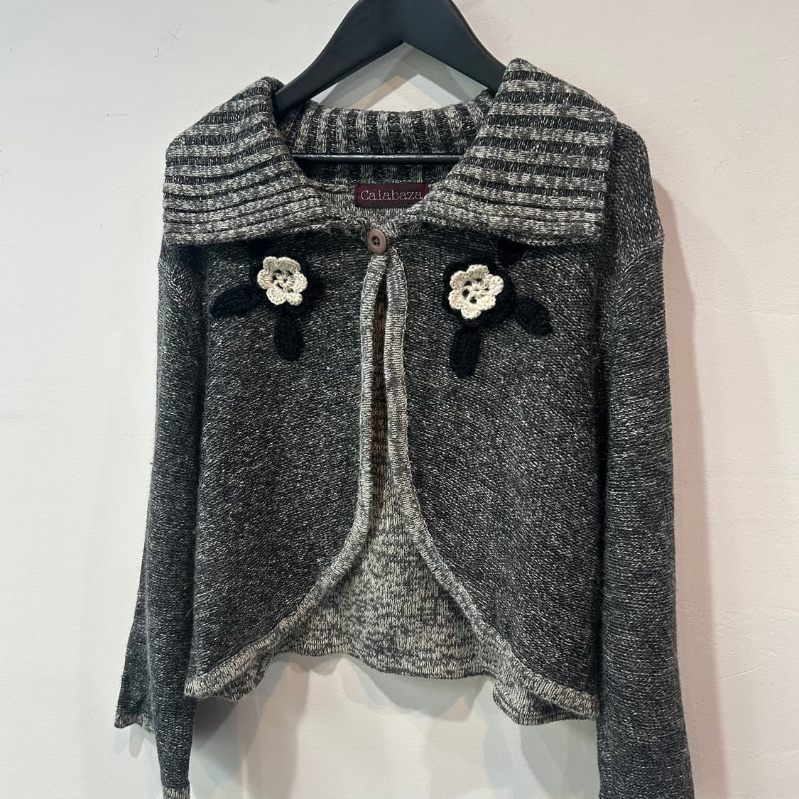 챠콜 코사지 니트 볼레로 가디건 상품이미지3