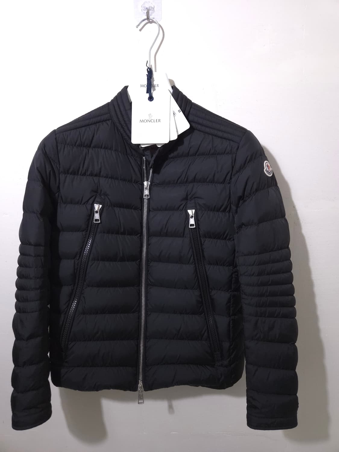 [새상품급, 2Size] 몽클레어 아미오트 숏 다운 패딩  상품이미지1