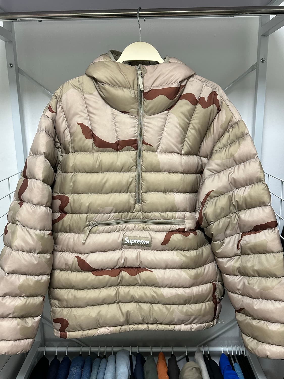 슈프림 마이크로 다운 하프 집 후드 풀오버 데저트 카모 - 24FW 상품이미지1