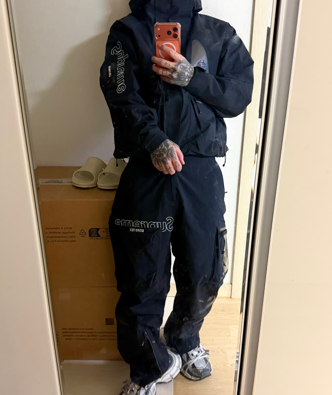 슈프림 고어텍스 쉘 자켓 M 착샷 상품이미지4