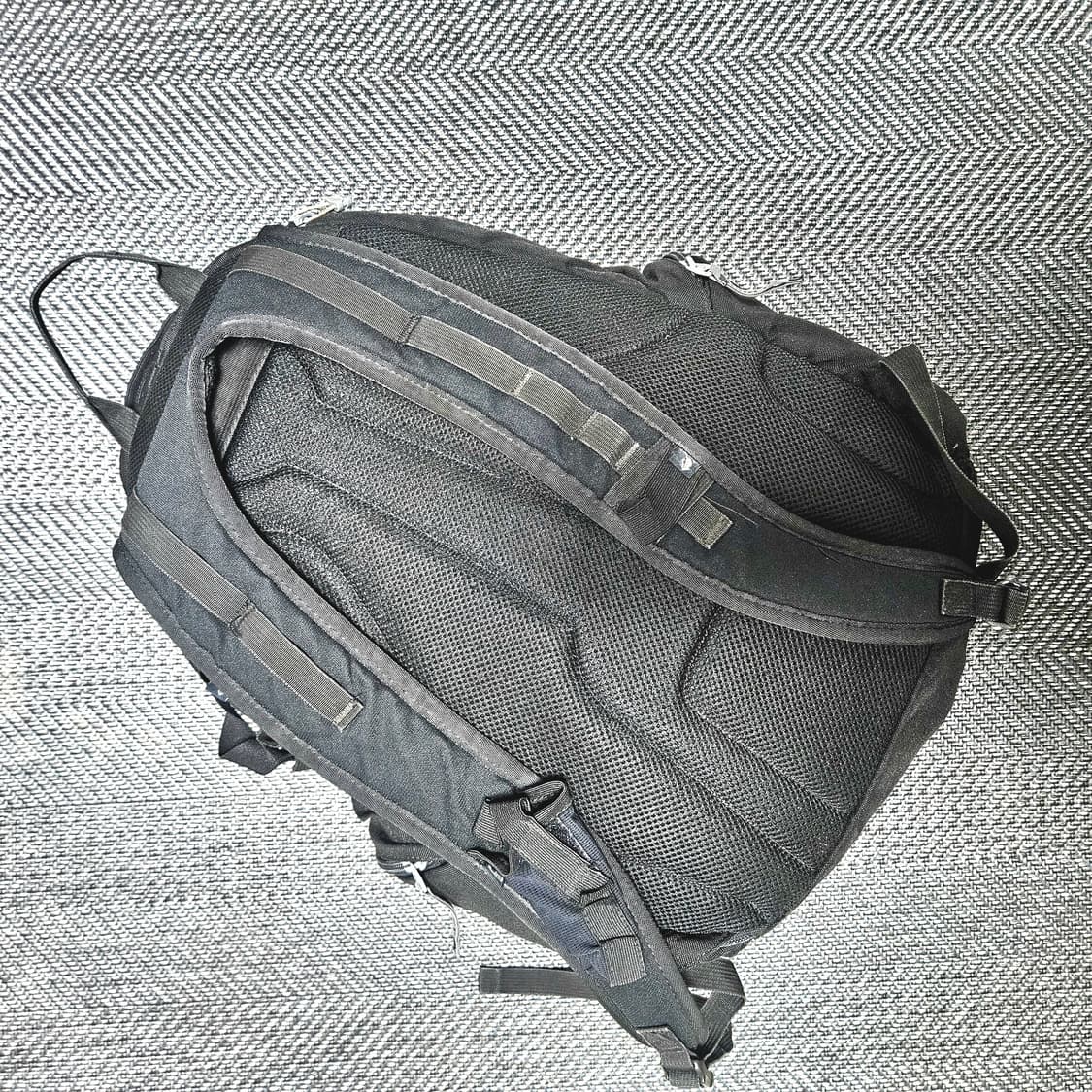 오클리 아이콘 로고 테크니컬 백팩 상품이미지2