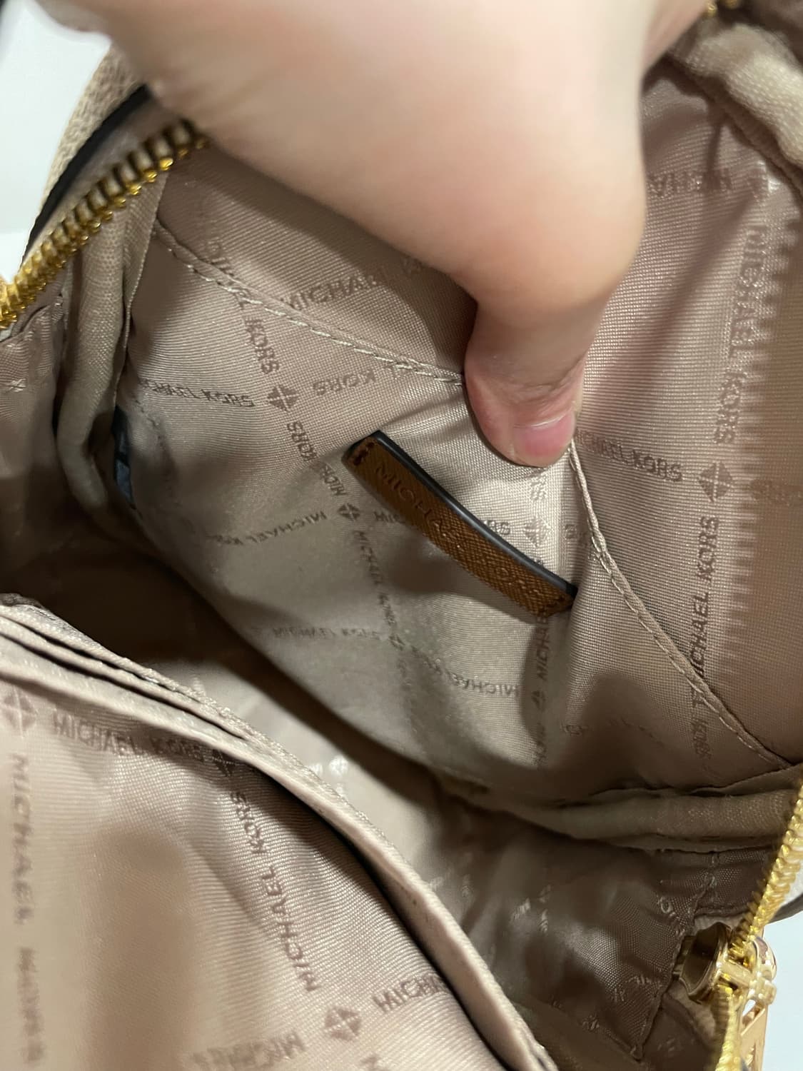 마이클코어스 MK 로고 크로스백 가방 상품이미지4