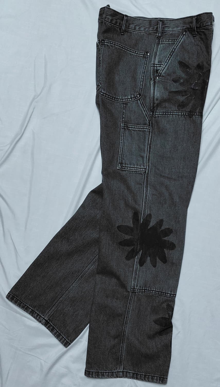 [L] 더 뮤지엄 비지터 플라워 아트워크 더블니 카펜터 데님 팬츠 상품이미지8
