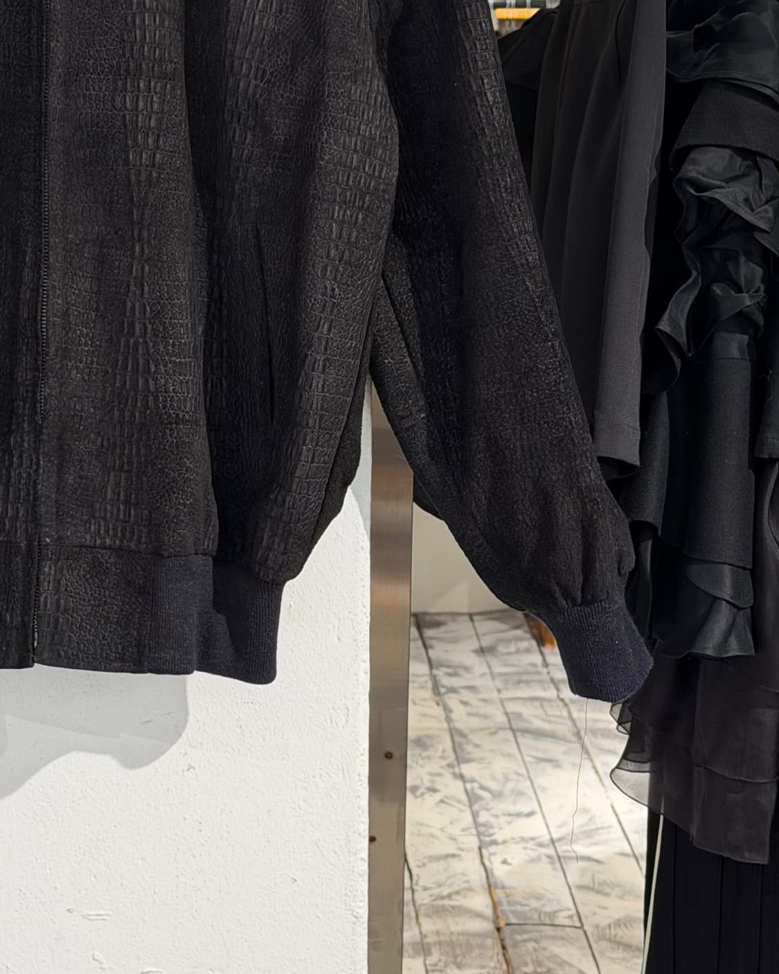 위노하스터 블랙 엘리게이터 텍스쳐 블루종 자켓 상품이미지6