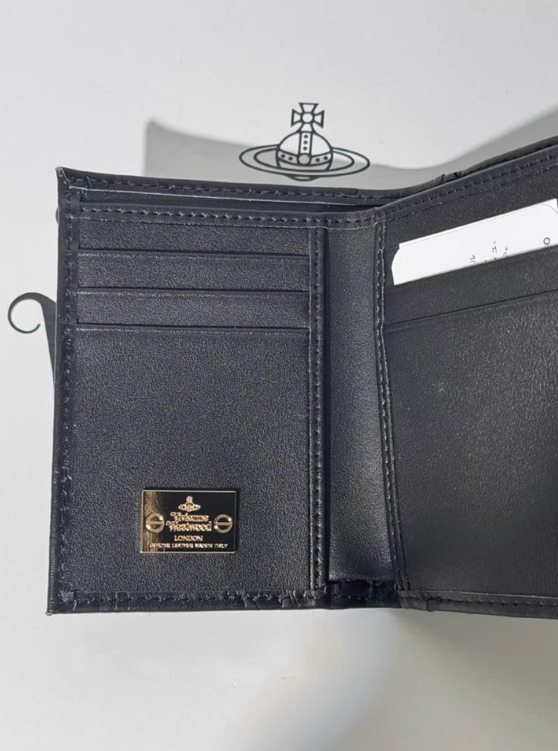 비비안웨스트우드 아카이브 펀칭 무광블랙 레더 금장 orb 하프월렛 반지갑 상품이미지4