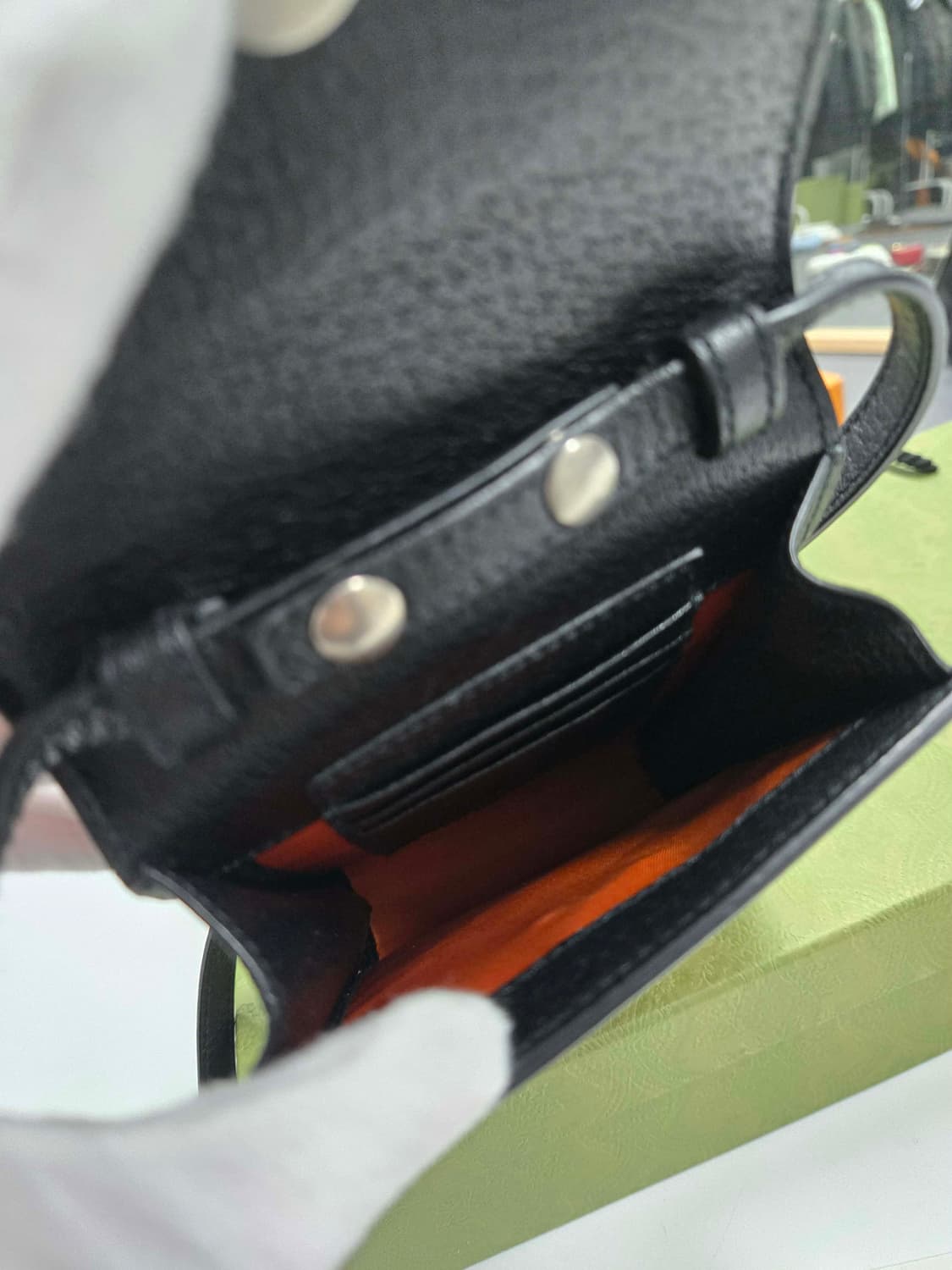 [40%할인] 구찌 오프더그리드 폰홀더백 상품이미지6