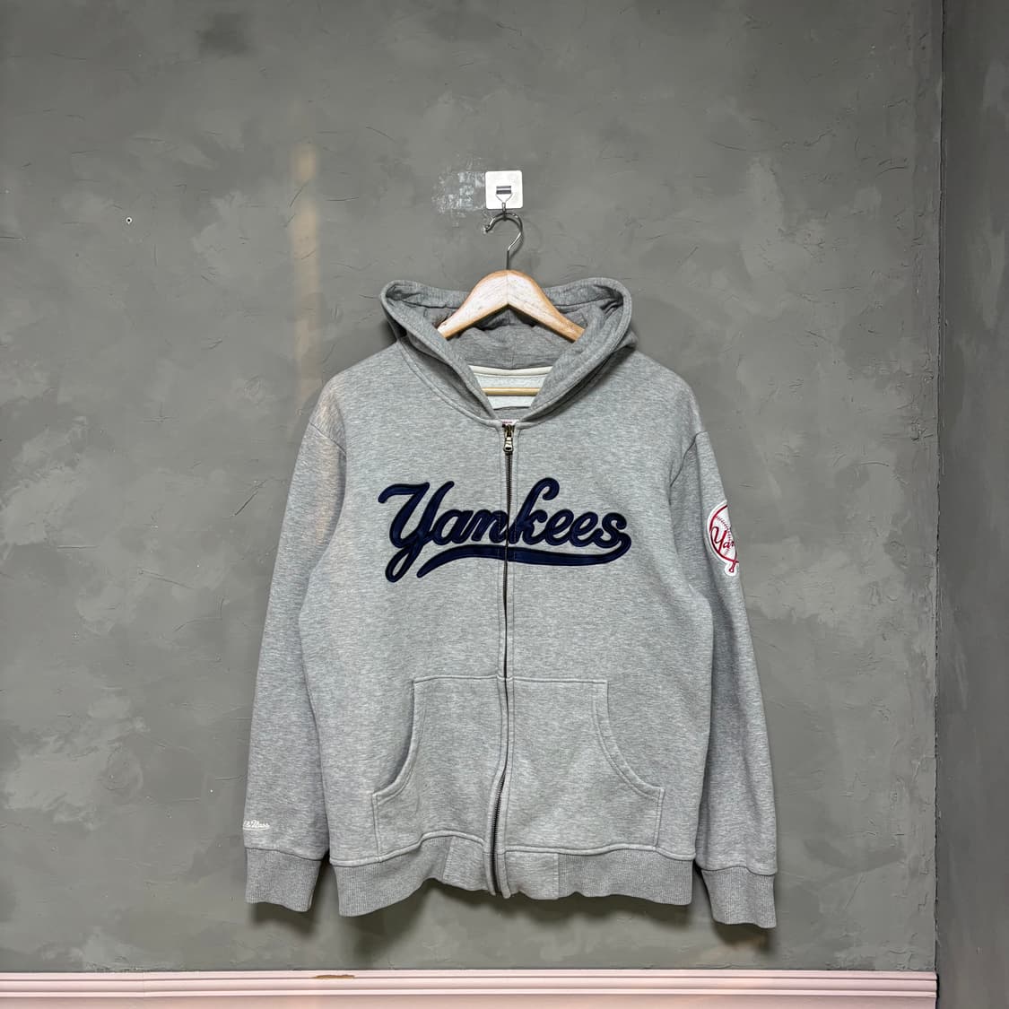 미첼엔네스 뉴욕 양키스 후드집업 그레이 상품이미지1