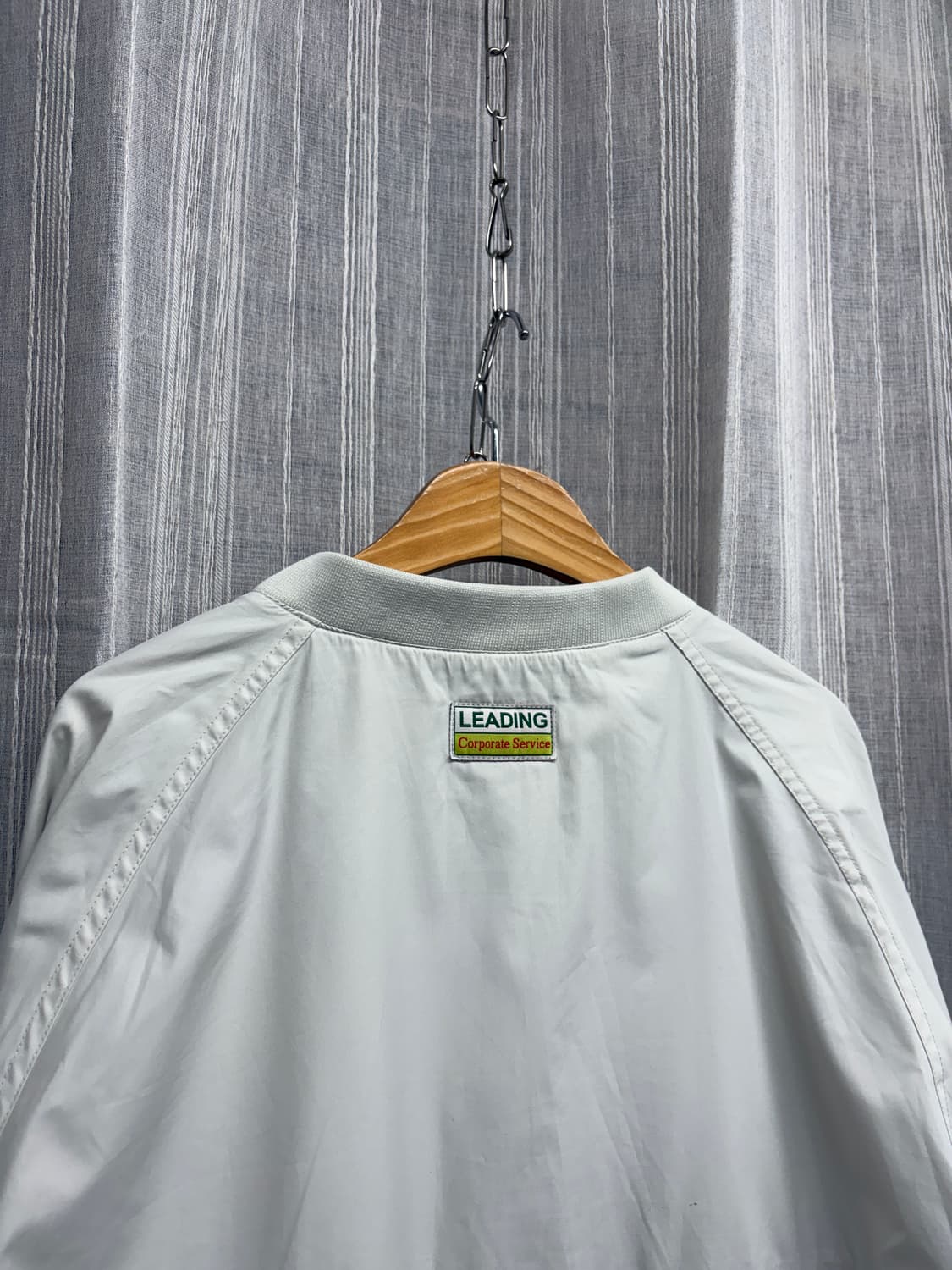 나이키 아이보리 스우시 브이넥 웜업 상품이미지6