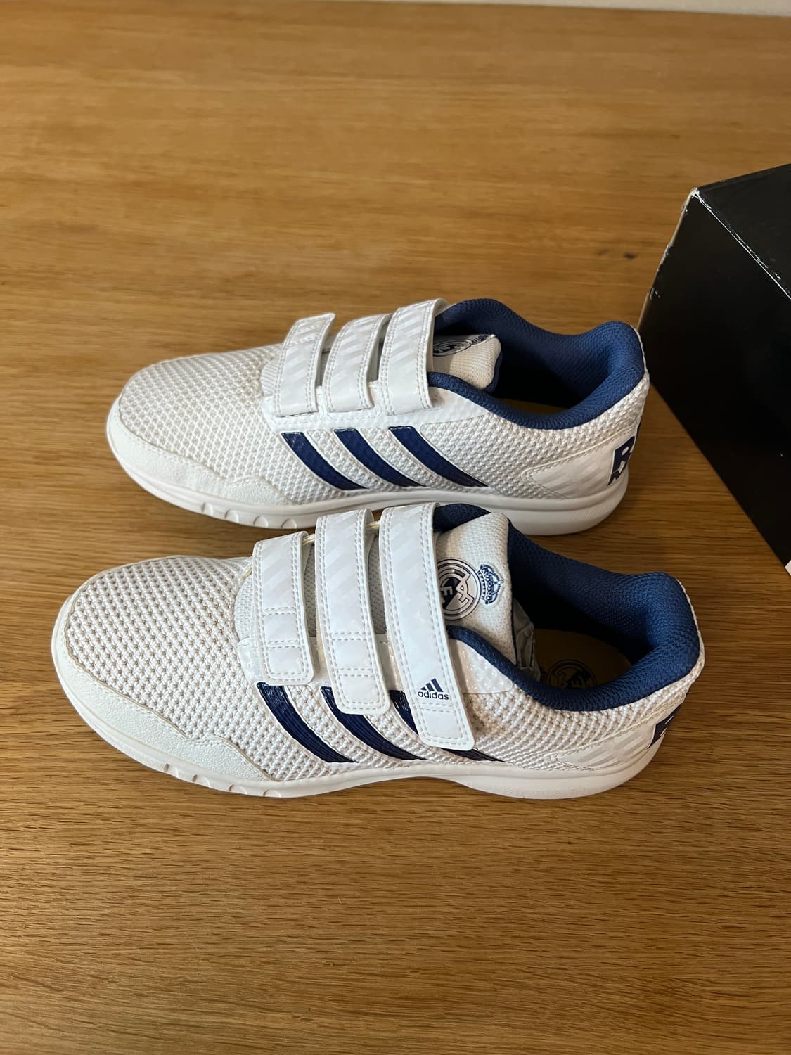 [230mm] [새제품] 아디다스 레알 마드리드 운동화 상품이미지3