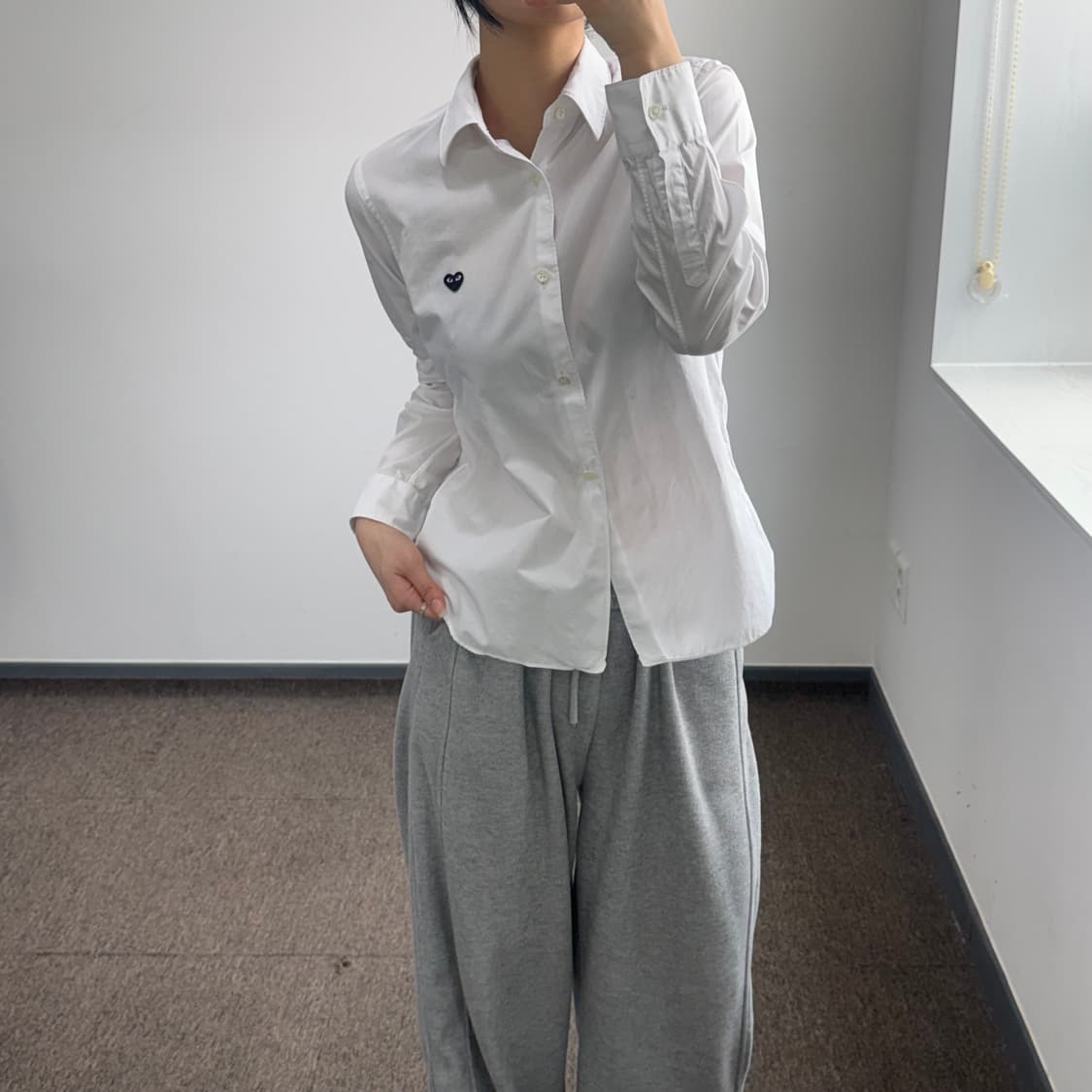 Comme des garcons 꼼데가르송 스몰 로고 화이트 셔츠 상품이미지2