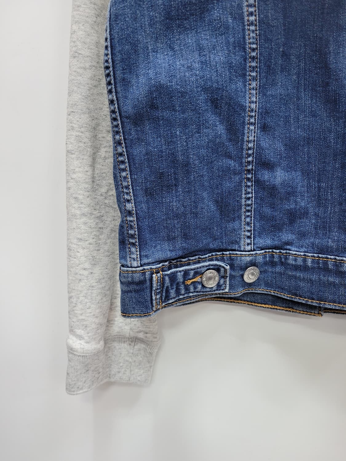 LEVI'S 리바이스 하이브리드 후드 트러커 자켓 / 여 S
 상품이미지5