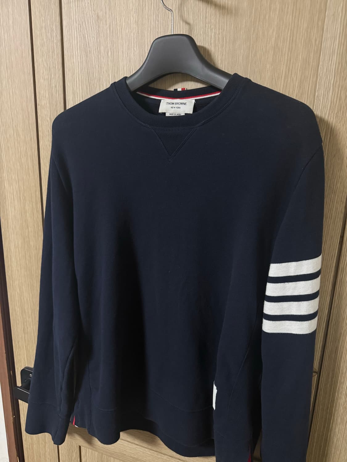 톰브라운 사선완장 맨투맨 네이비 6사이즈 신형 상품이미지2