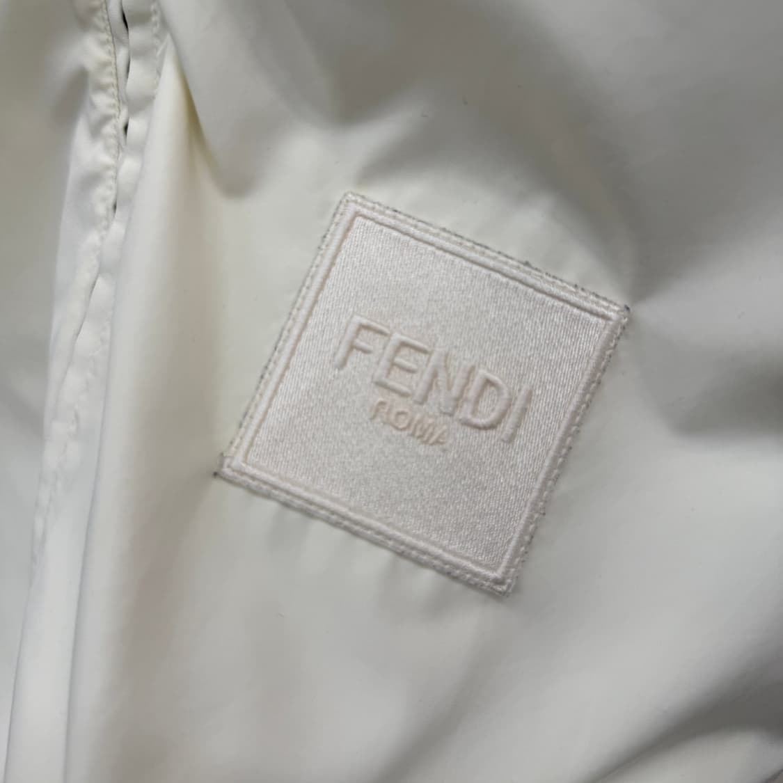 [리오브전포점] 펜디 리버서블 나일론 후드 바람막이 자켓 상품이미지5