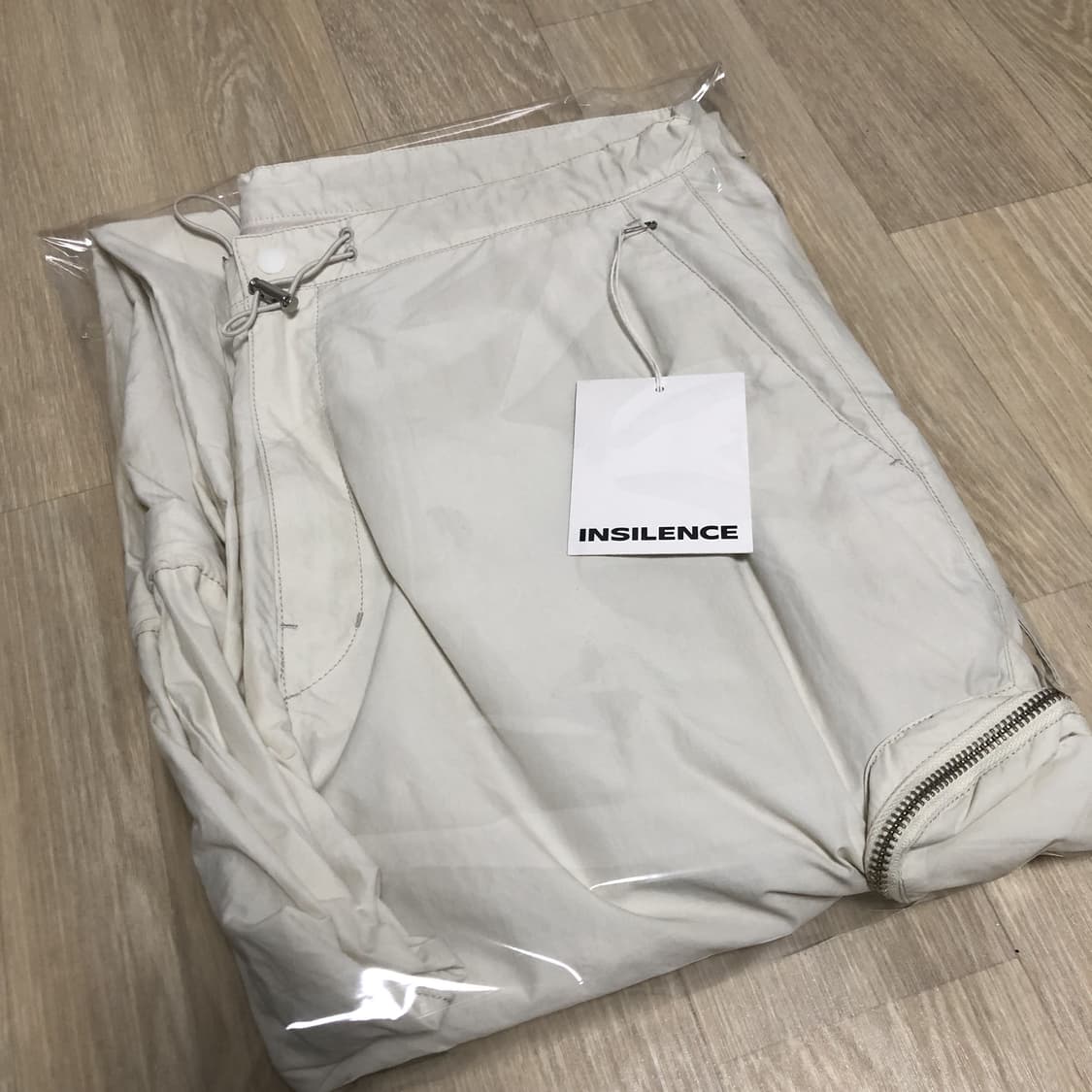 (L) 새상품 인사일런스 INSILENCE 디태처블 트랙 카고 팬츠 크림 상품이미지10