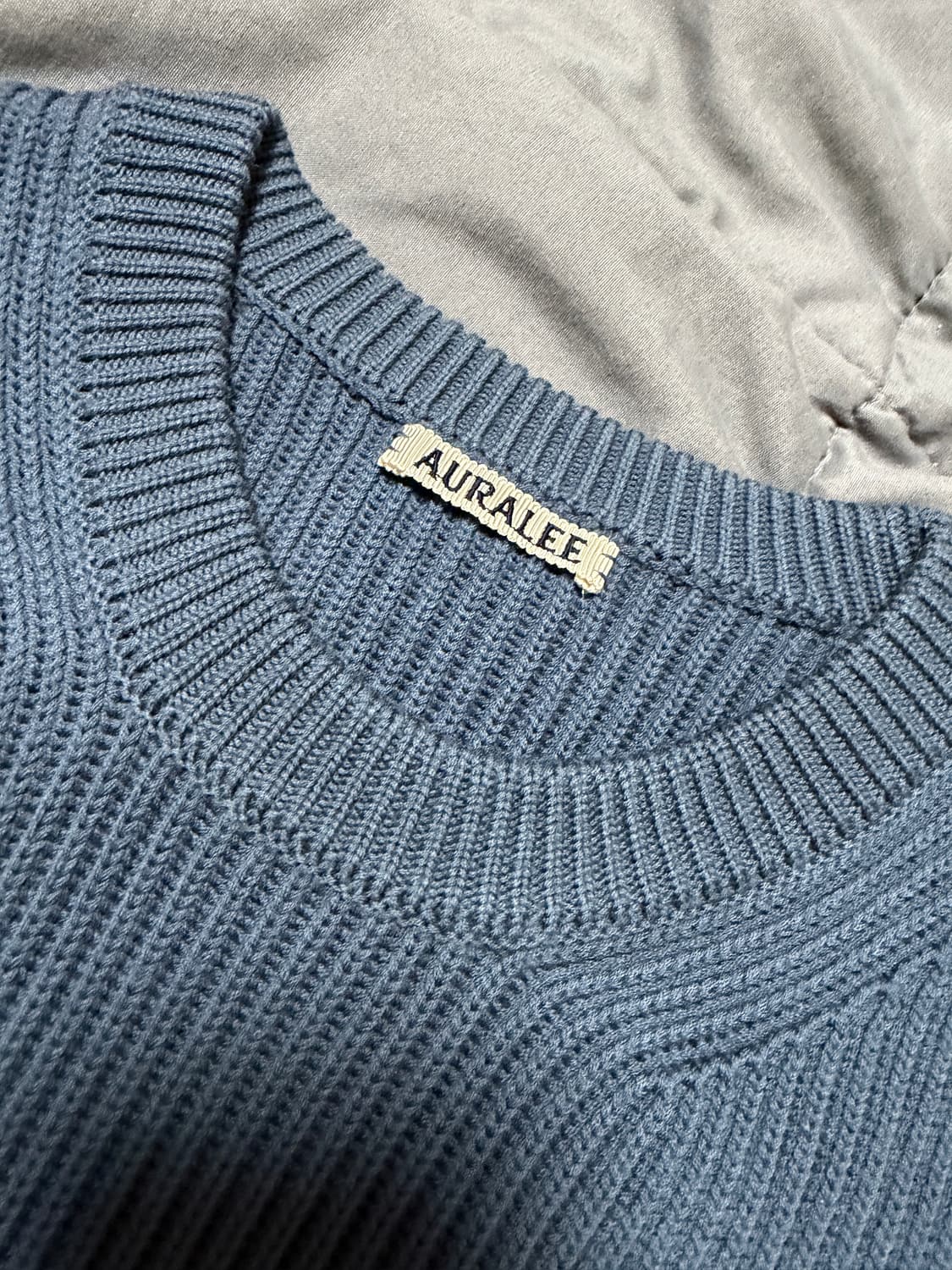 오라리 슈퍼파인울 니트 3사이즈 민트급 판매합니다.  상품이미지2