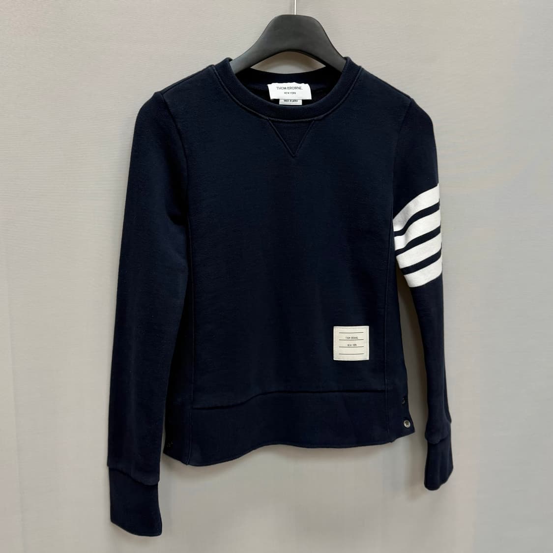 톰브라운 사선완장 맨투맨 (44)  상품이미지2