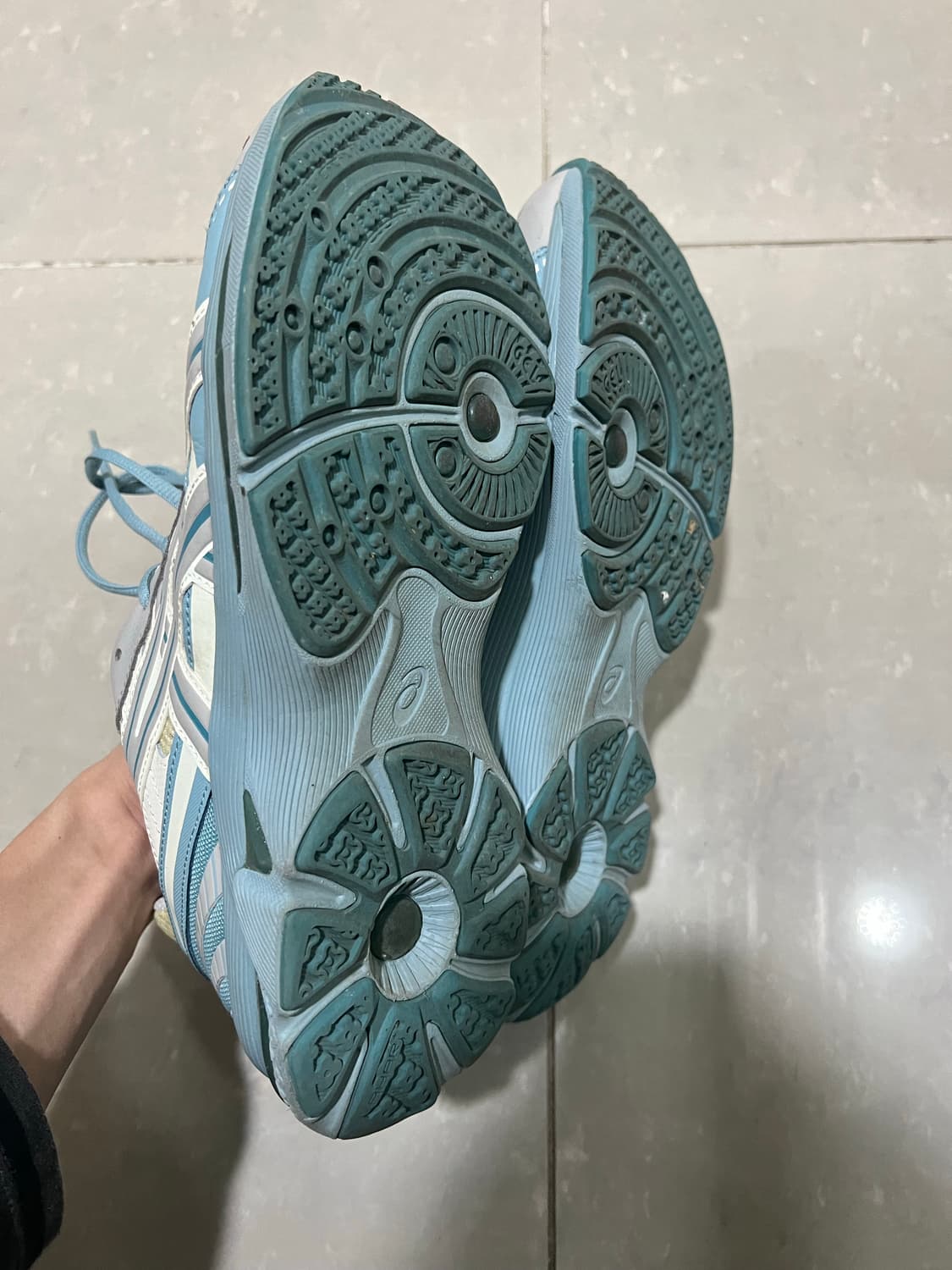 아식스 젤키리오스 크림 오이스터그레이 280 상품이미지4