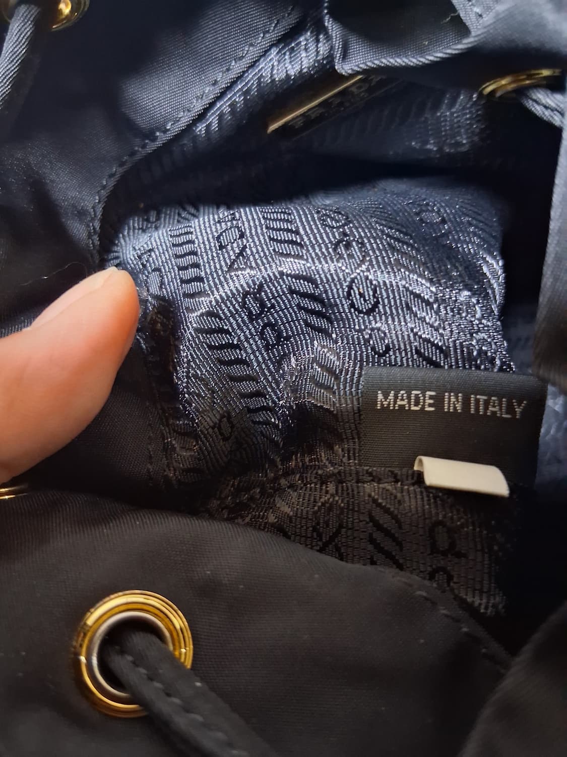 프라다 포코노 버킷백 상품이미지8