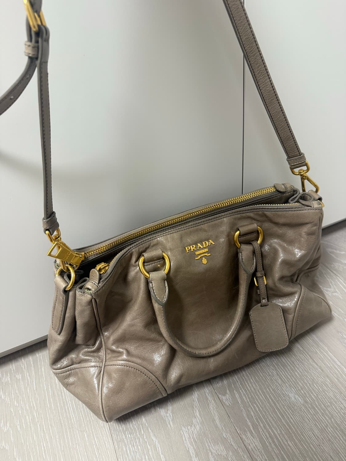 프라다 비텔로 샤인 토트백 상품이미지2