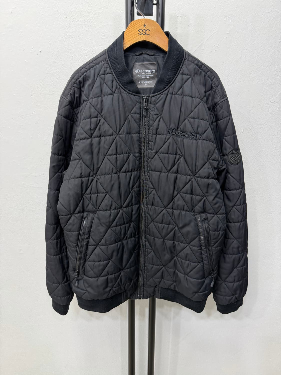 정품) 디스커버리 남성 퀼팅 봄버 블랙 패딩 105 상품이미지1